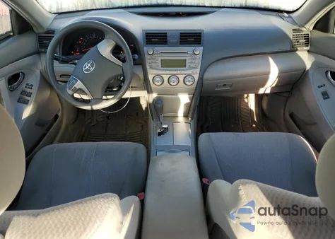 2011 Toyota Camry Base z USA, uszkodzony, nr VIN 4T1BF3EK3BU635868